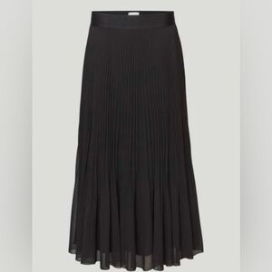 Aritzia Wilfred Twirl / Terre Pleated Skirt Black